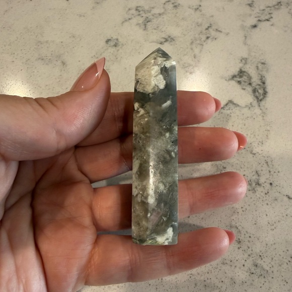 Agate Tower - Picture 3 of 4